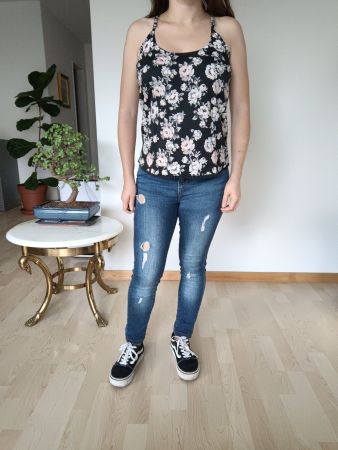Black Top with flowers and lace - summer style