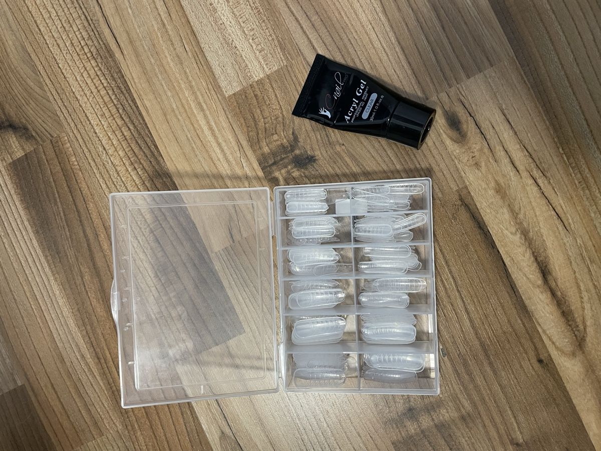 Unghie finte: Acrygel et capsules – Usato da La Chaux-de-Fonds venduto da jda_j6w6