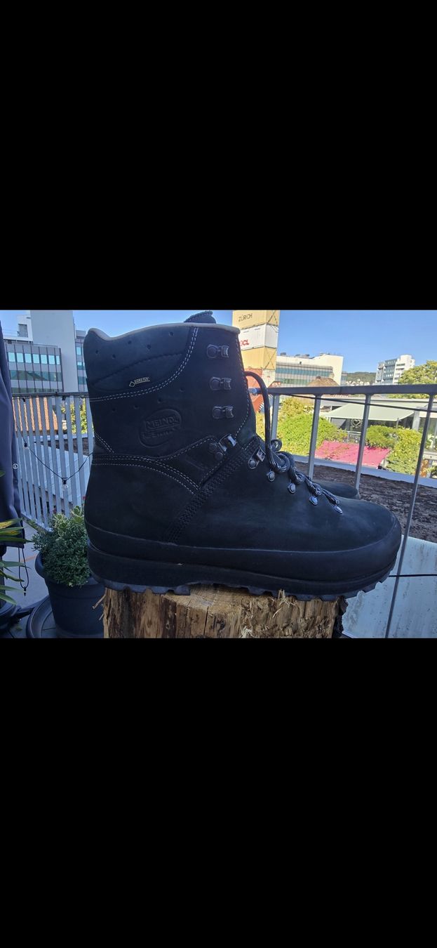 Scarpe da uomo: Meine Wanderschuhe Gr. 52 – Usato da Erlinsbach SO venduto da Simemaettu