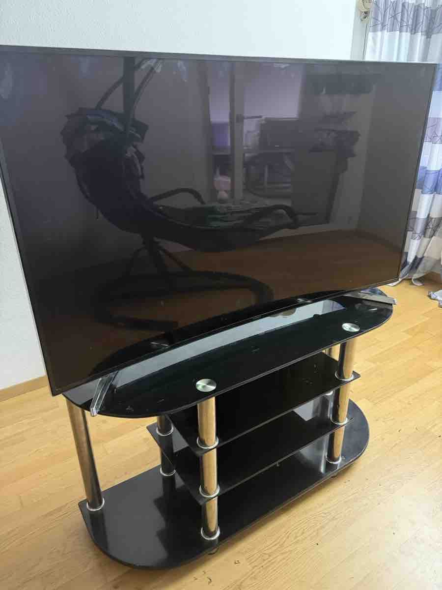 TV Möbel: TV-Möbel Glas Schwarz gebogen gebraucht – Gebraucht aus Zollikofen von vpi_2tyn