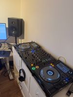 Pioneer DJ Set: 2× CDJ-2000 Nexus + DJM-900 Nexus