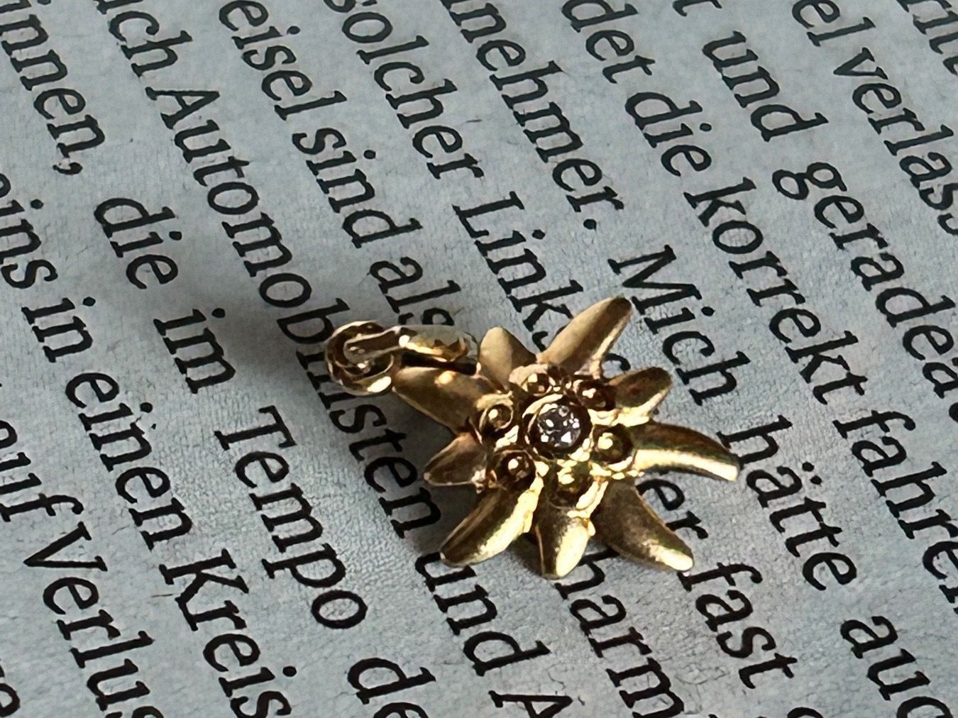 Ciondoli: Anhänger Edelweiss 18 K gold – Usato da Laufen venduto da Bellavitaboom 1