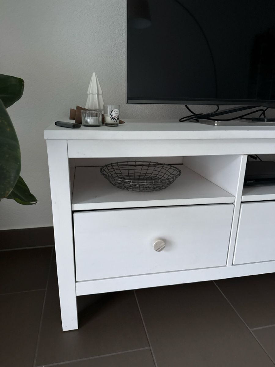 Ikea Mobili TV: Hemnes TV-Möbel mit Schubladen – Usato da Pontresina venduto da Dolly14 1