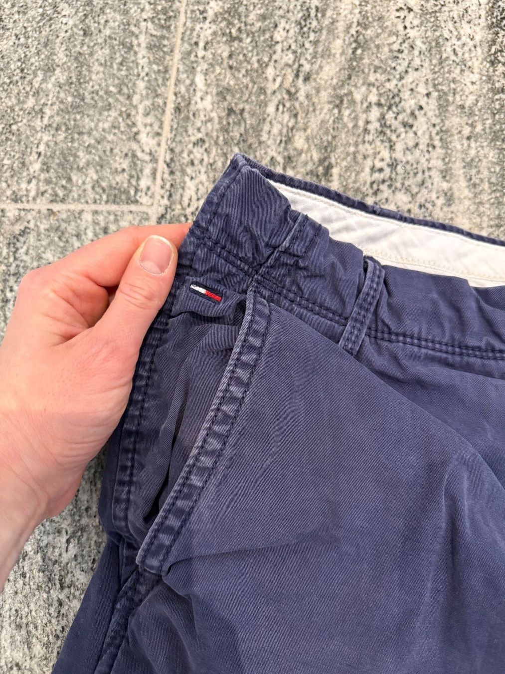 Tommy Hilfiger Pantaloni: Blue Tommy Hilfiger mens shorts – Usato da S. Vittore venduto da via_h2nb 1