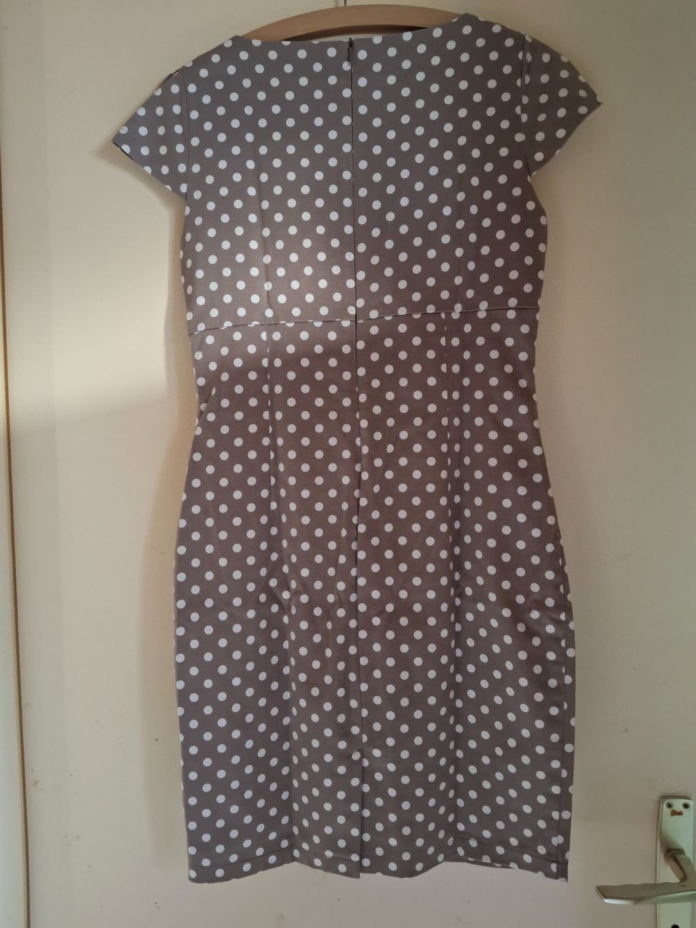 Kleider: Robe grise avec pois blancs 97% coton taille 38 marque Class – Gebraucht aus Villiers von san_jn5w 1