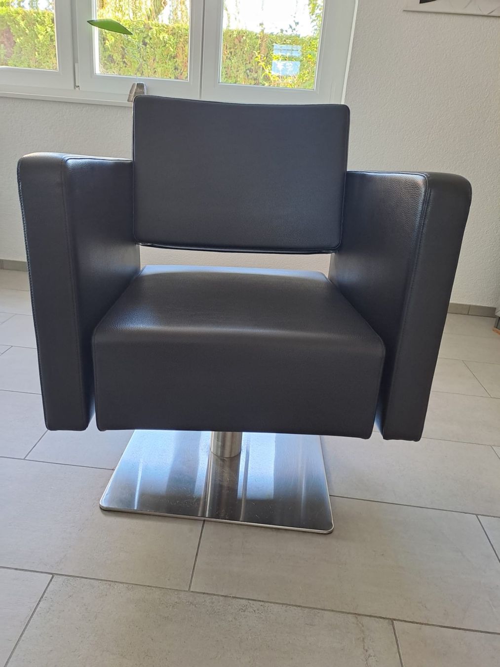 Stühle: Friseurstühle aus Echtleder – Neu (gemäss Beschreibung) aus Bürglen TG von van_rr7z 1
