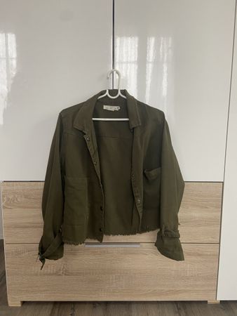 Khakifarbene Übergangsjacke, Grösse EUR 44– Top!