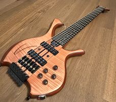 Laurus QUASAR T900 XRH-6 Strings Figured Maple top