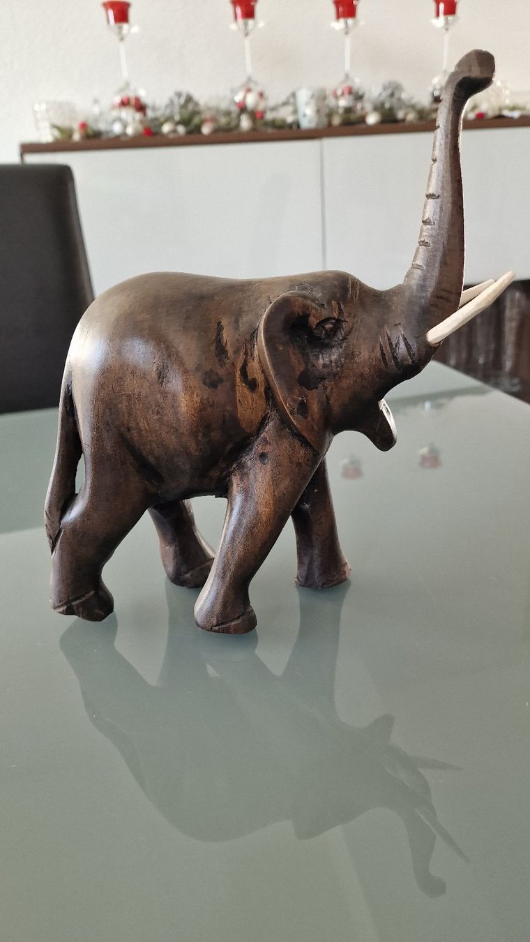 Statuette: Elefant aus Holz – Usato da Wil  AG venduto da Kfloh