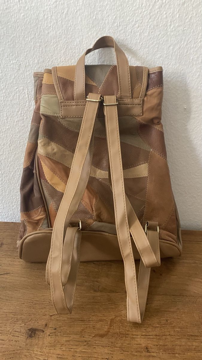 Zaini: Vintage Leder Rucksack, Patchwork Optik – Usato da Zürich venduto da hulahup 5