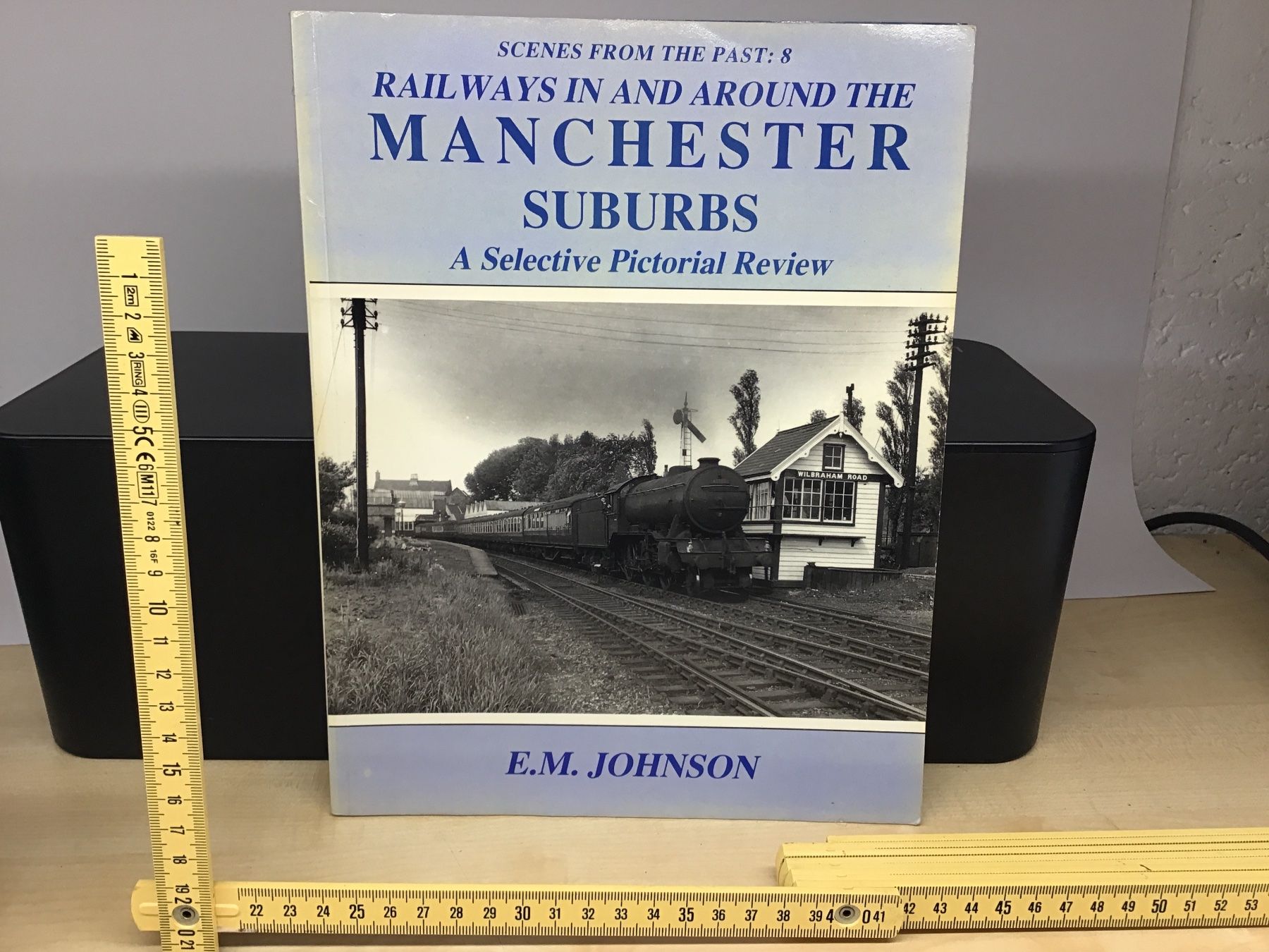 Libri: Manchester Suburbs - Bahnen, Johnson, Bildband – Usato da Männedorf venduto da Modelle-aller-Art