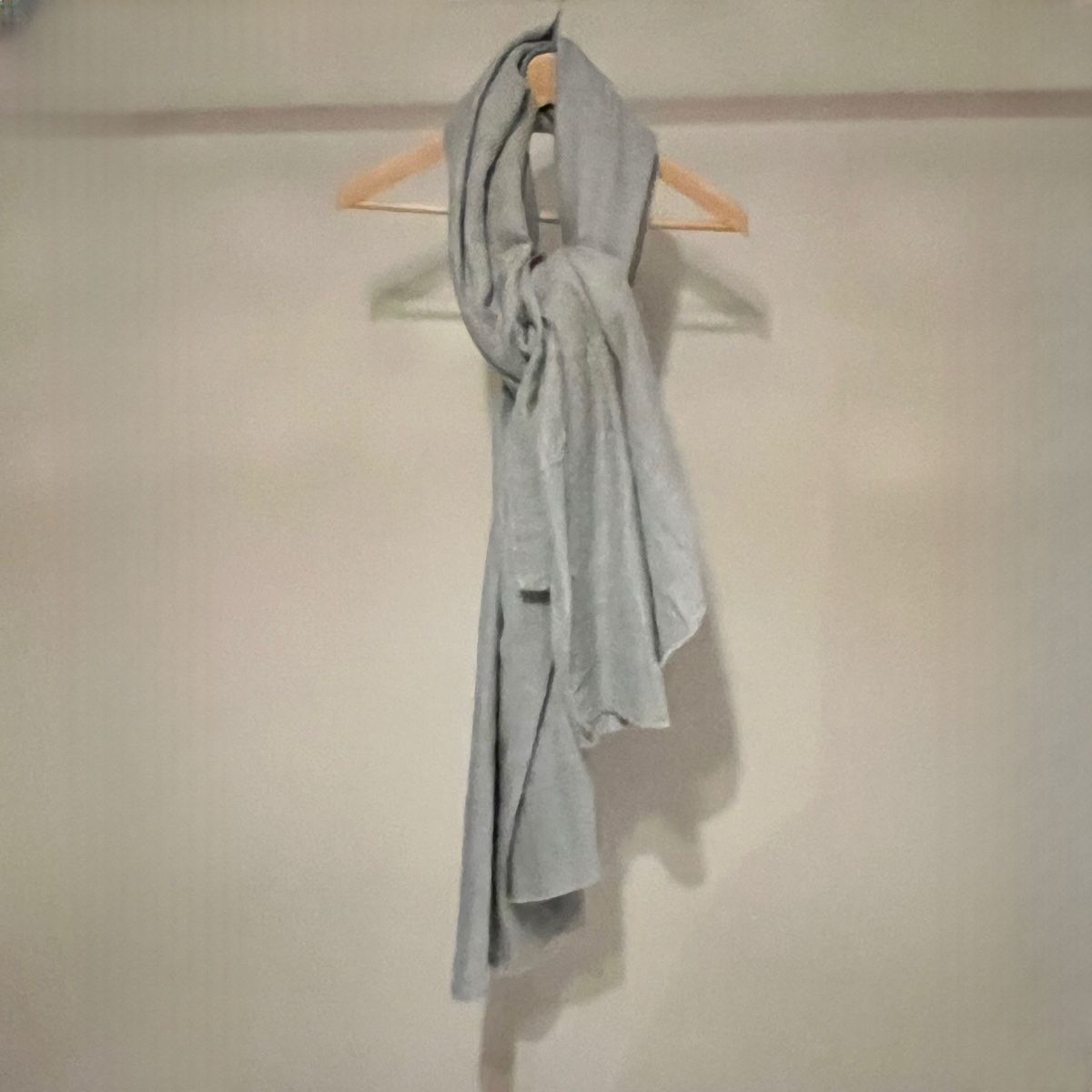 Zara Foulard & Sciarpe: ZARA LARGE FLUFFY SCARF – Nuovo (secondo la descrizione) da Lütisburg venduto da mahee 1