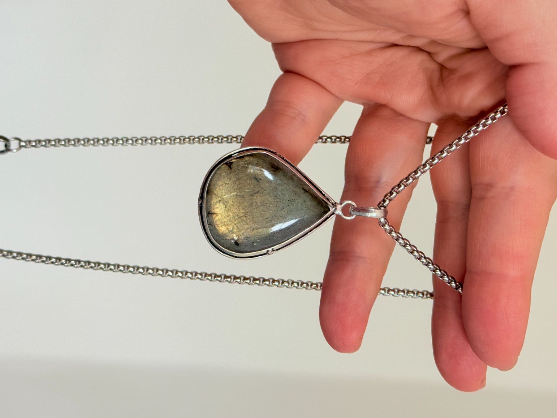 Catenine: Collier avec pendentif labradorite forme goutte argent – Nuovo e nell'imballaggio originale da Genève venduto da AGBERG 7