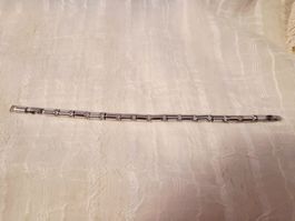 Elegantes Armband mit Zirkonia-Steinen