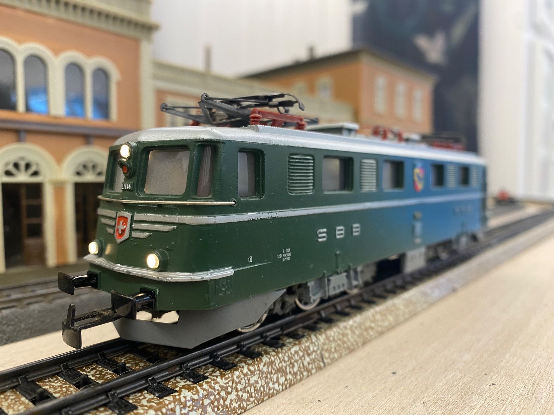 Märklin Modellini di ferrovie: Märklin 3050 SBB Ae6/6 – Usato da Lupsingen venduto da New-Haven