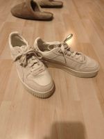 Schicke beige Puma Sneaker, Grösse 39 - Top für den Frühling