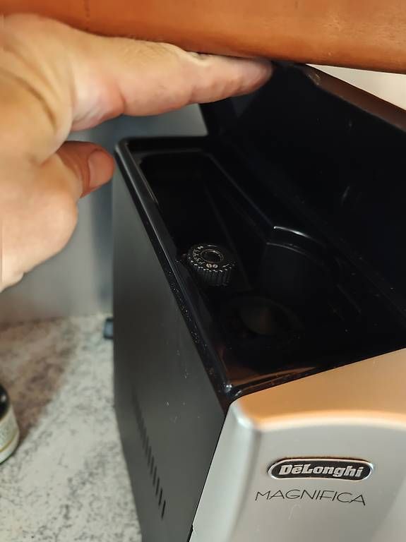 Machines à café & Machines à expresso: Macchina caffè DeLonghi Magnifica  – D'occasion à comano par Xbizza 1
