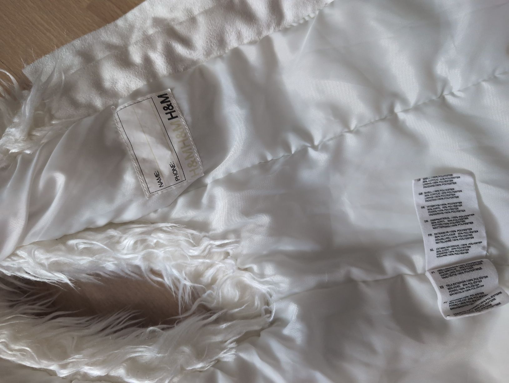 H&M Giacche & Cappotti: H&M Weste Mädchen Gr. 122 weiss – Usato da Unterägeri venduto da Fiobi 4