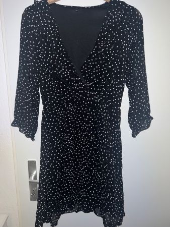 Klassisches gepunktetes Kleid (Gr. 40, schwarz-weiss)
