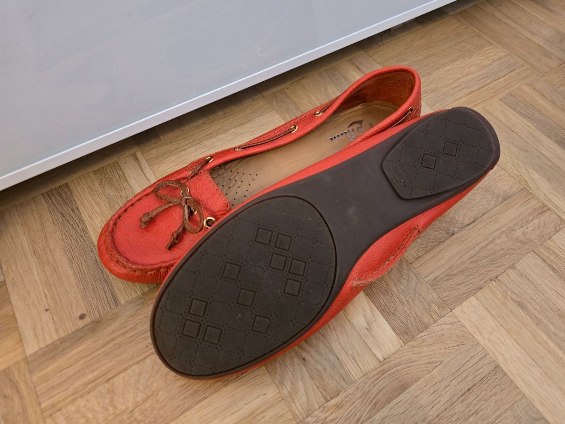 Damenschuhe: Mocassins style bateau Bata en cuir – Neu und originalverpackt aus Genève von cec_d6pg 1
