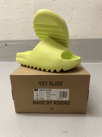 Yeezy Slides Gr. 38 EU / 5 US "Glow Green"