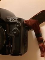 Nikkon Spiegelreflexkamera F90X mit Nikkor AF 24-85
