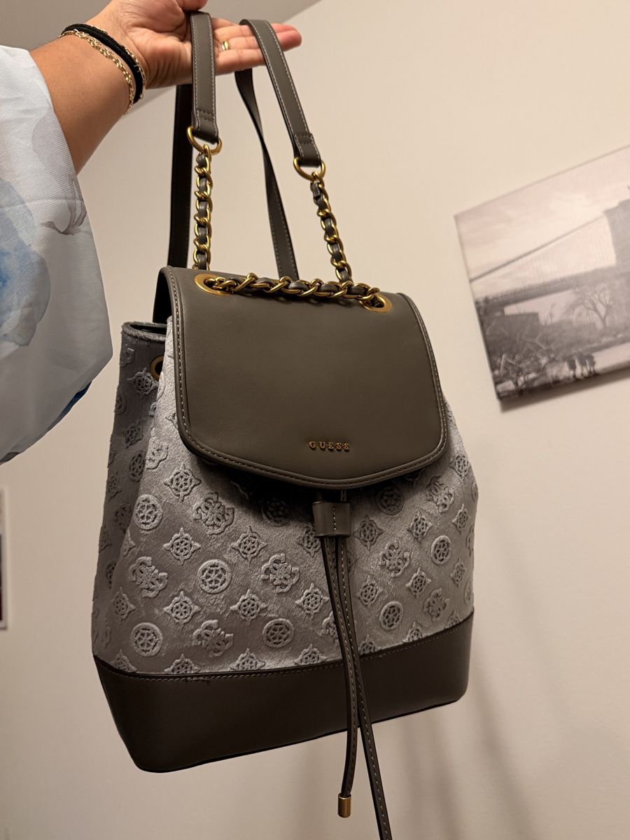 Guess Rucksäcke: Guess Rucksack KIMI SAMT, Neu – Neu und originalverpackt aus Oberengstringen von SaraHoney19 5
