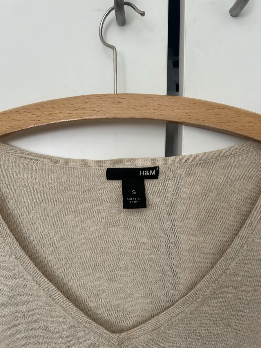 H&M Maglioni & Felpe: Damen Pullover H&M V-Ausschnitt beige Grösse S – Usato da Bern venduto da Vintage_Flexu 1