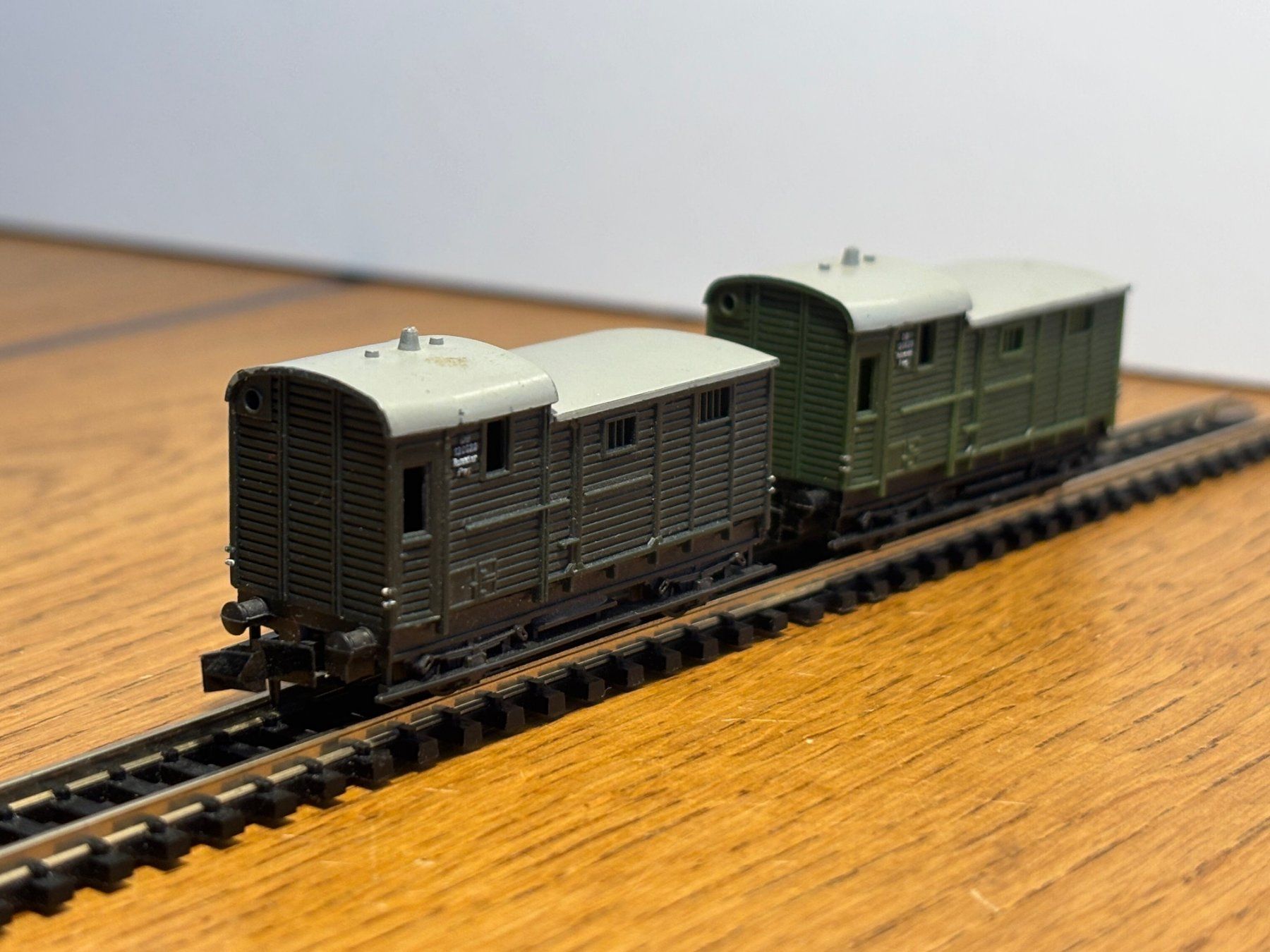 Modellini di ferrovie: *e893: 2 Oldtimer Güterwagen  (Spur N) – Usato da Birsfelden venduto da Birs_25 2