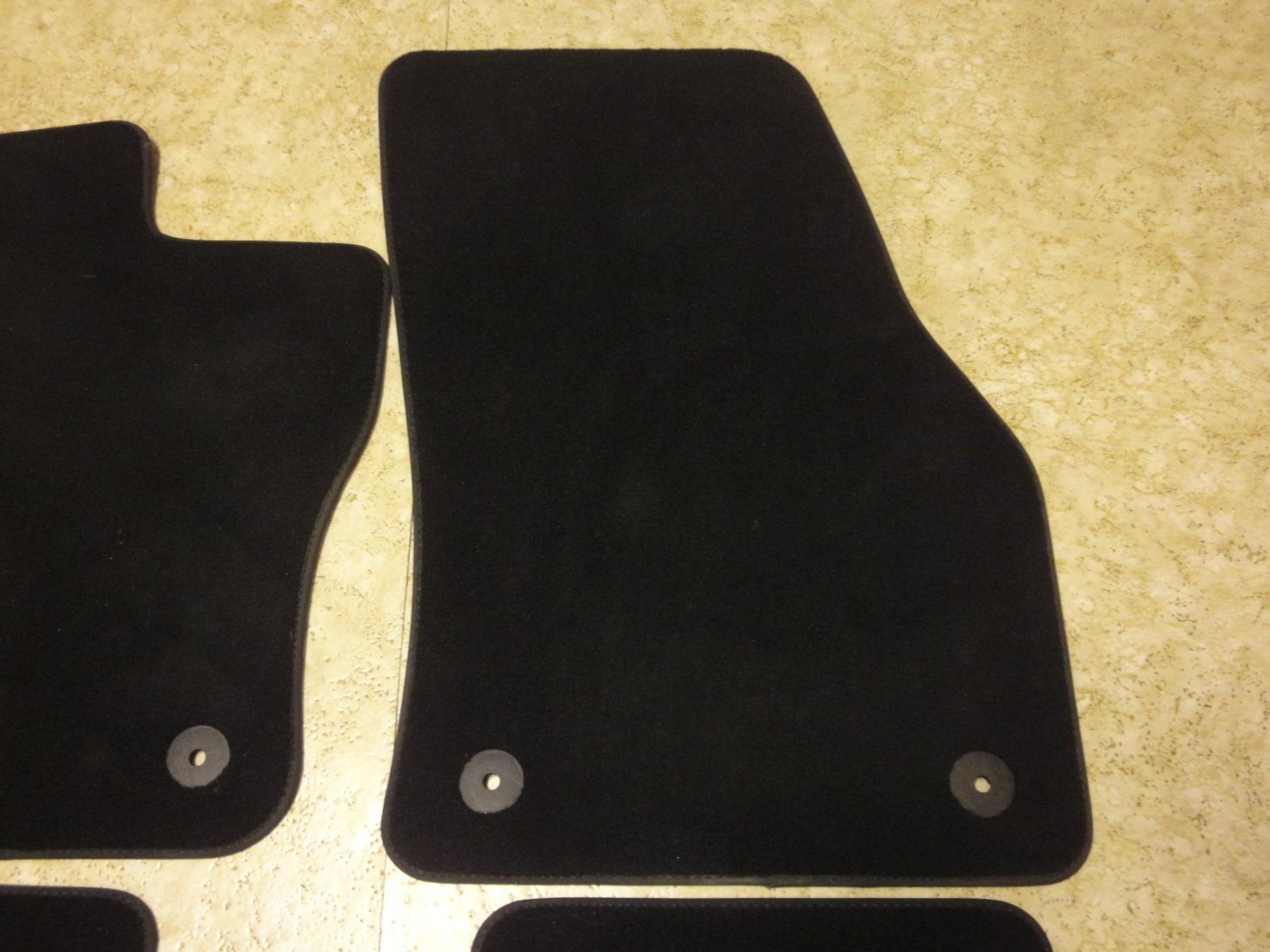 VW Tappeti & Tappetini: Original VW Fussmatten Set  Teppich – Usato da Schmitten FR venduto da Granddixence 3