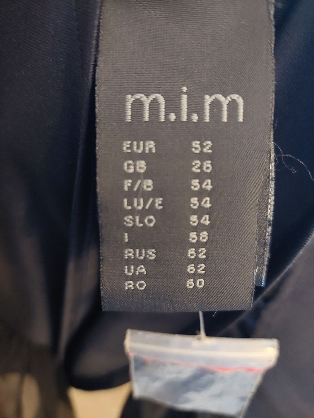 Kleider: Schwarzes Kleid Gr.52 – Gebraucht aus Zetzwil von sti_x9xf 4