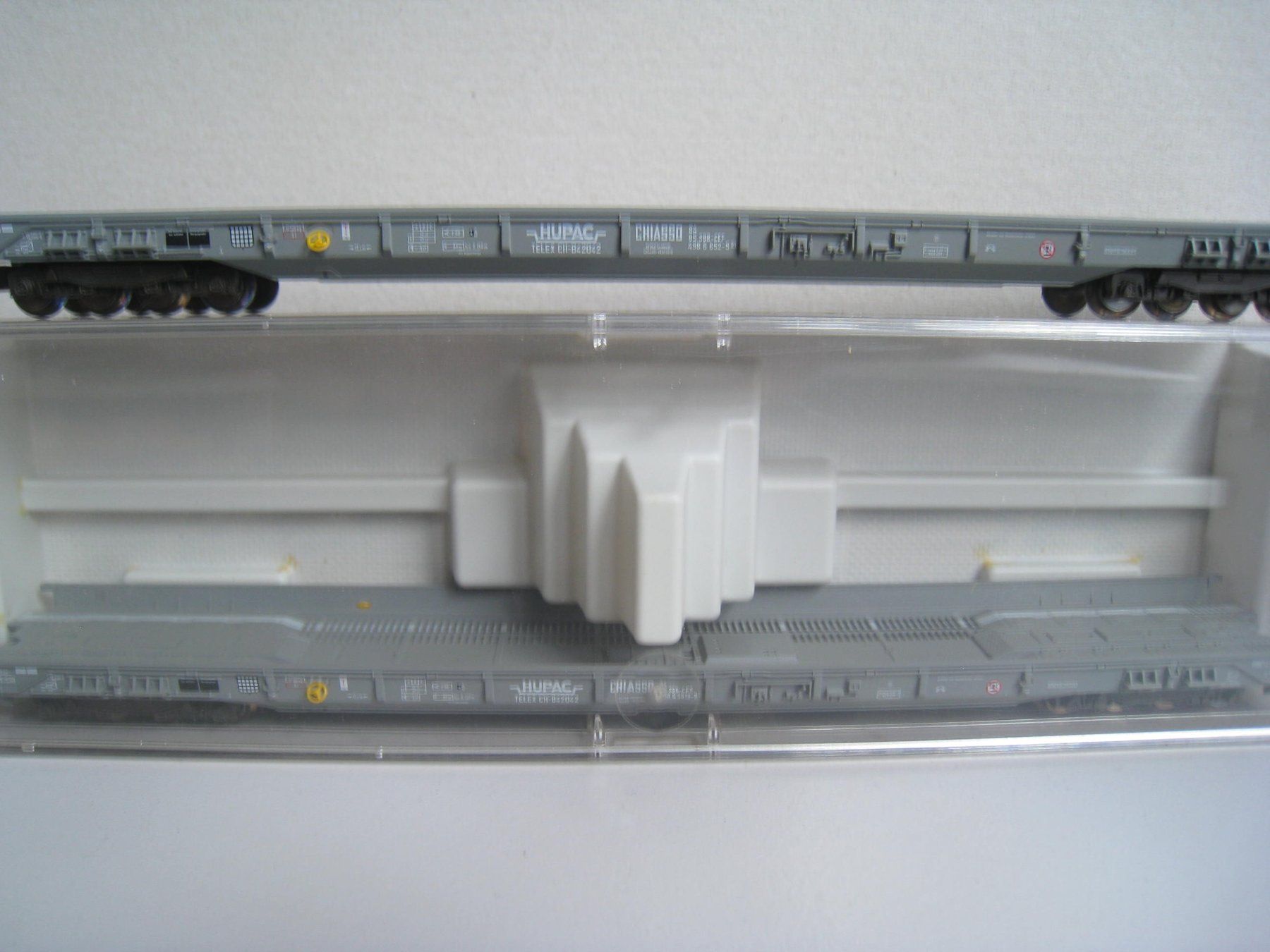 Fleischmann Modellini di ferrovie: Fleischmann 2 x 4 Achser-Transporter der SBB/Hupac,  5270 CH – Usato da Buchs ZH venduto da swiss-train
