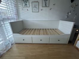 Hemnes Ikea Tagesbett mit drei Schubladen guter Zustand