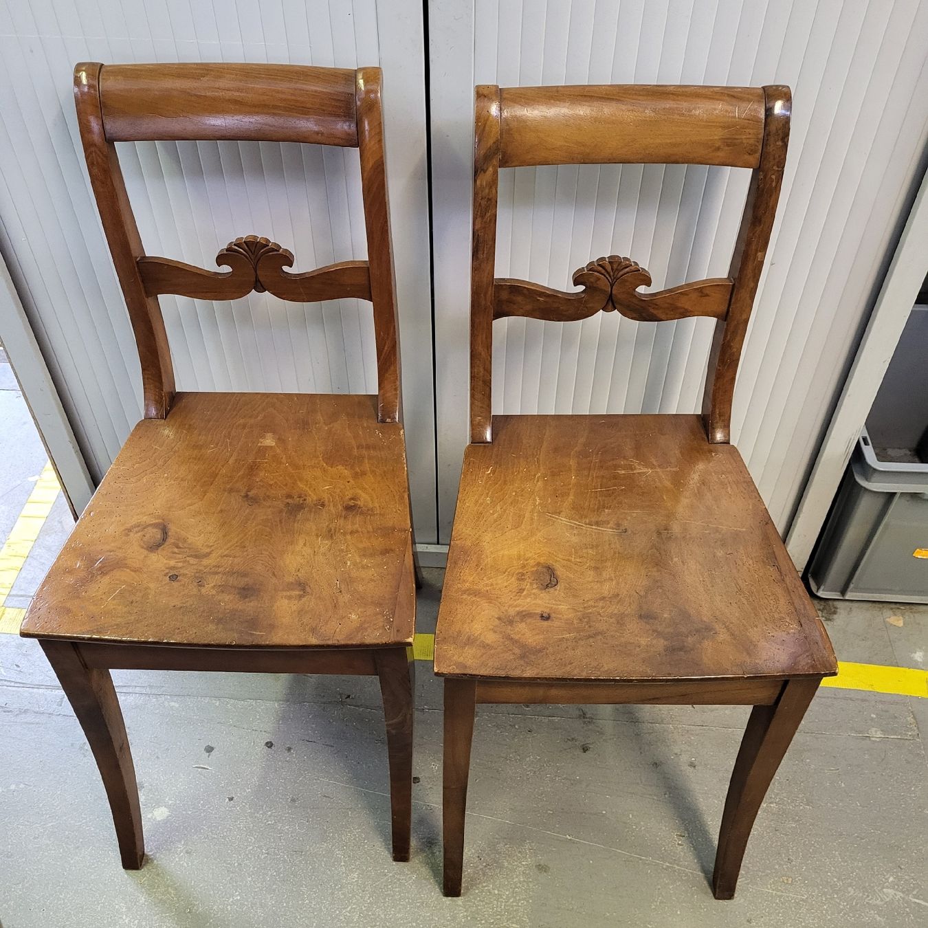 Set di tavolo e panche: runder Tisch inkl. 2 Stühle antik – Usato da Kägiswil venduto da Megafi56 1