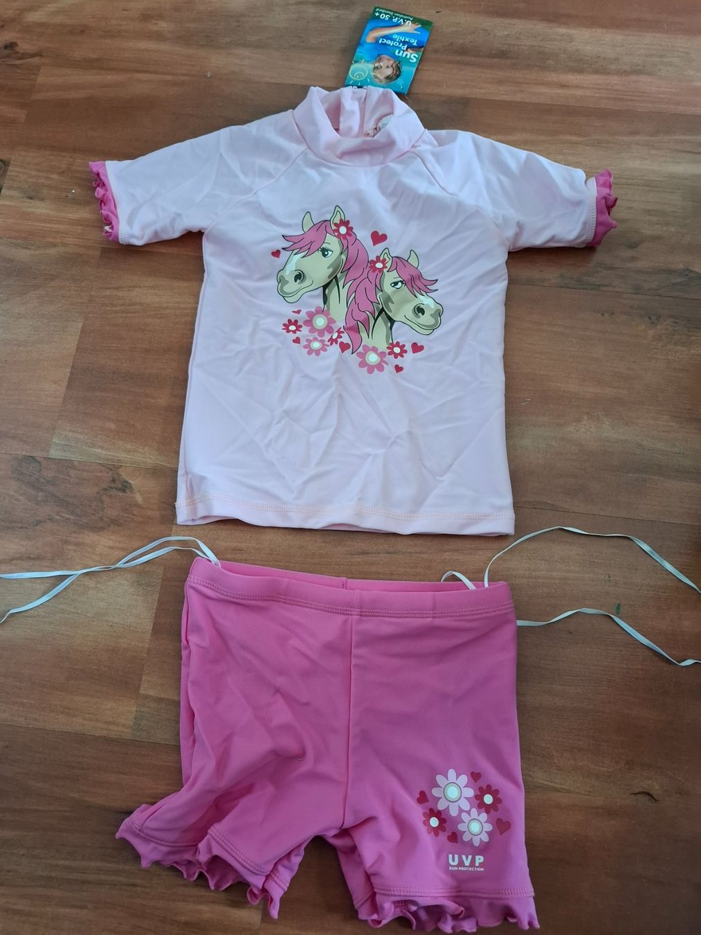 Badekleider & Bikinis: UV Badeanzug 2-teilig Gr. 98 NEU ***TOP-Preis*** – Gebraucht aus Roggwil BE von Konda