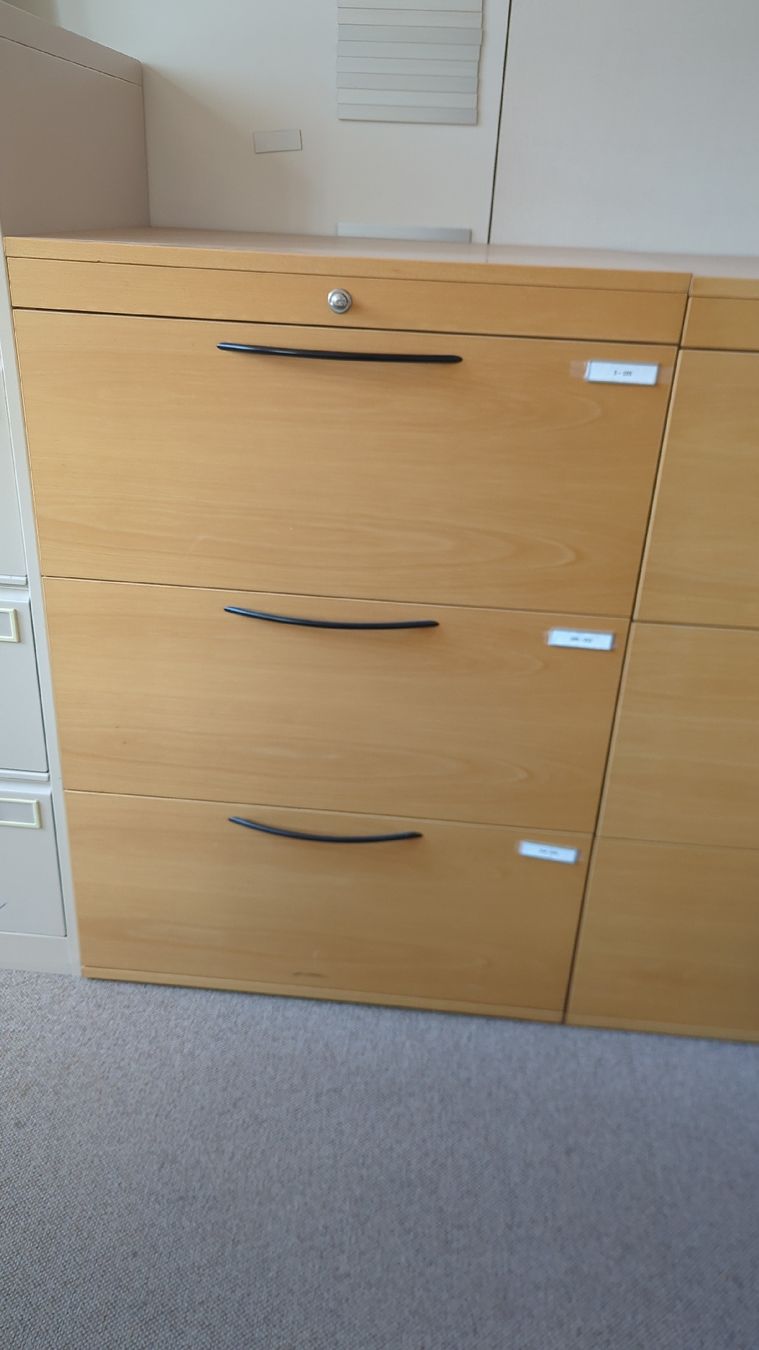 Schränke: Hängeschrank Akten – Gebraucht aus Bözen von R1200R