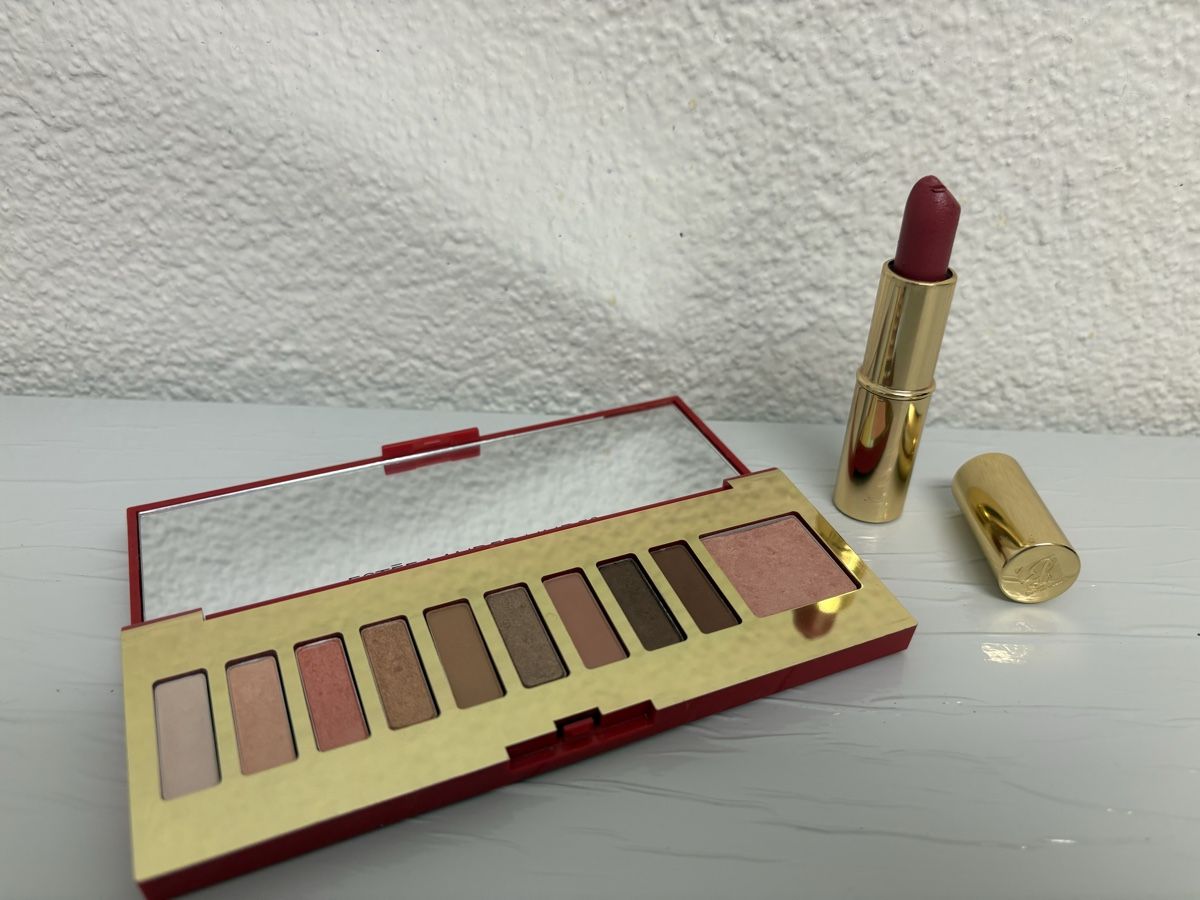 Estée Lauder Make-up: Estée Lauder Liedschattenpalette und Lippenstift – Usato da Münchenstein venduto da cyoni