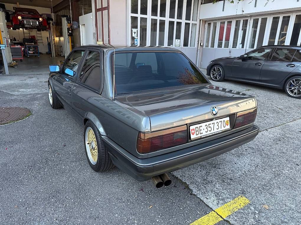 BMW Autos: BMW 320i E30 – D'occasion à Wattenwil par Aedu13 3