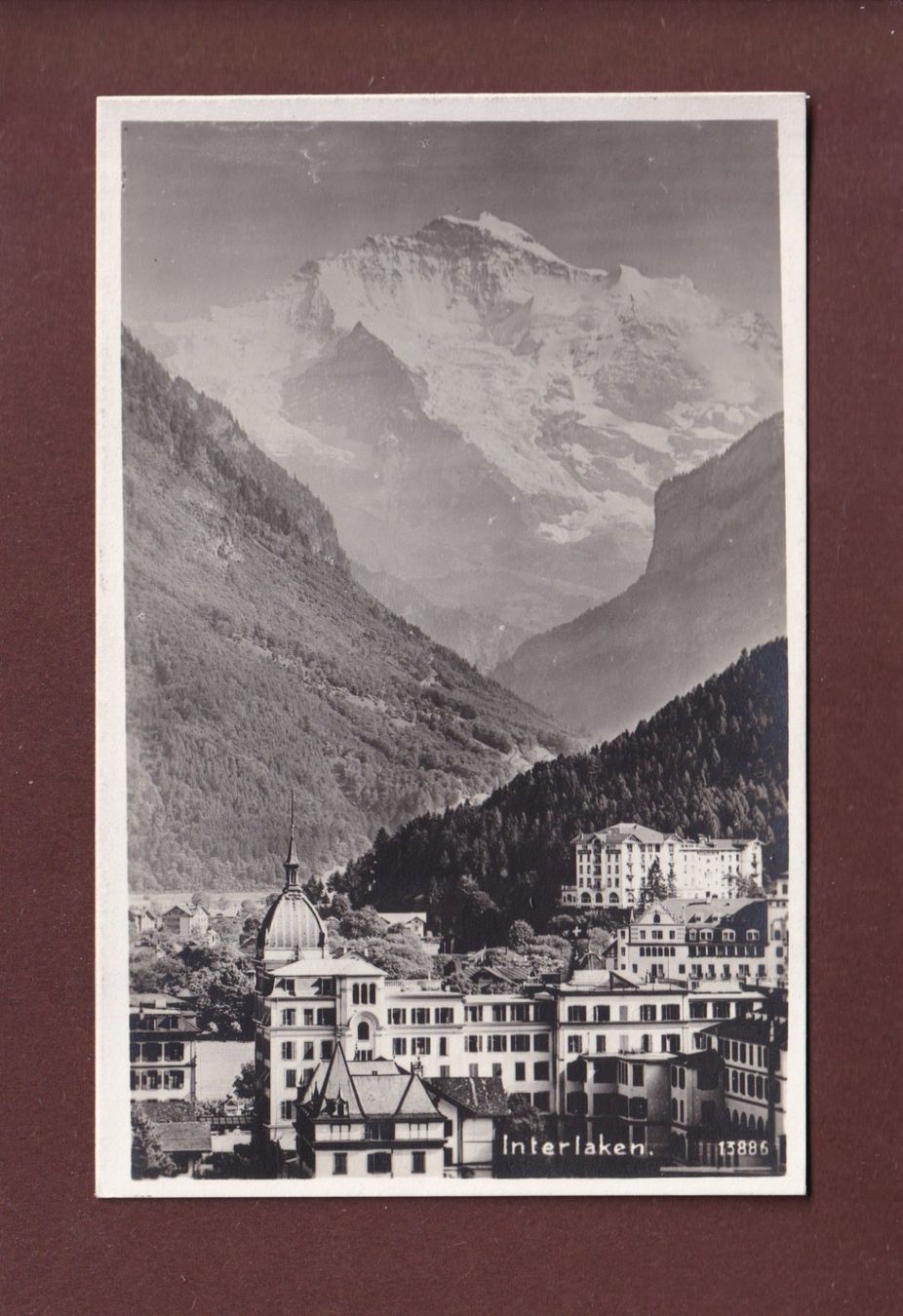 Cartoline postali: INTERLAKEN - Teil mit Jungfrau – Usato da Pully venduto da nicecards