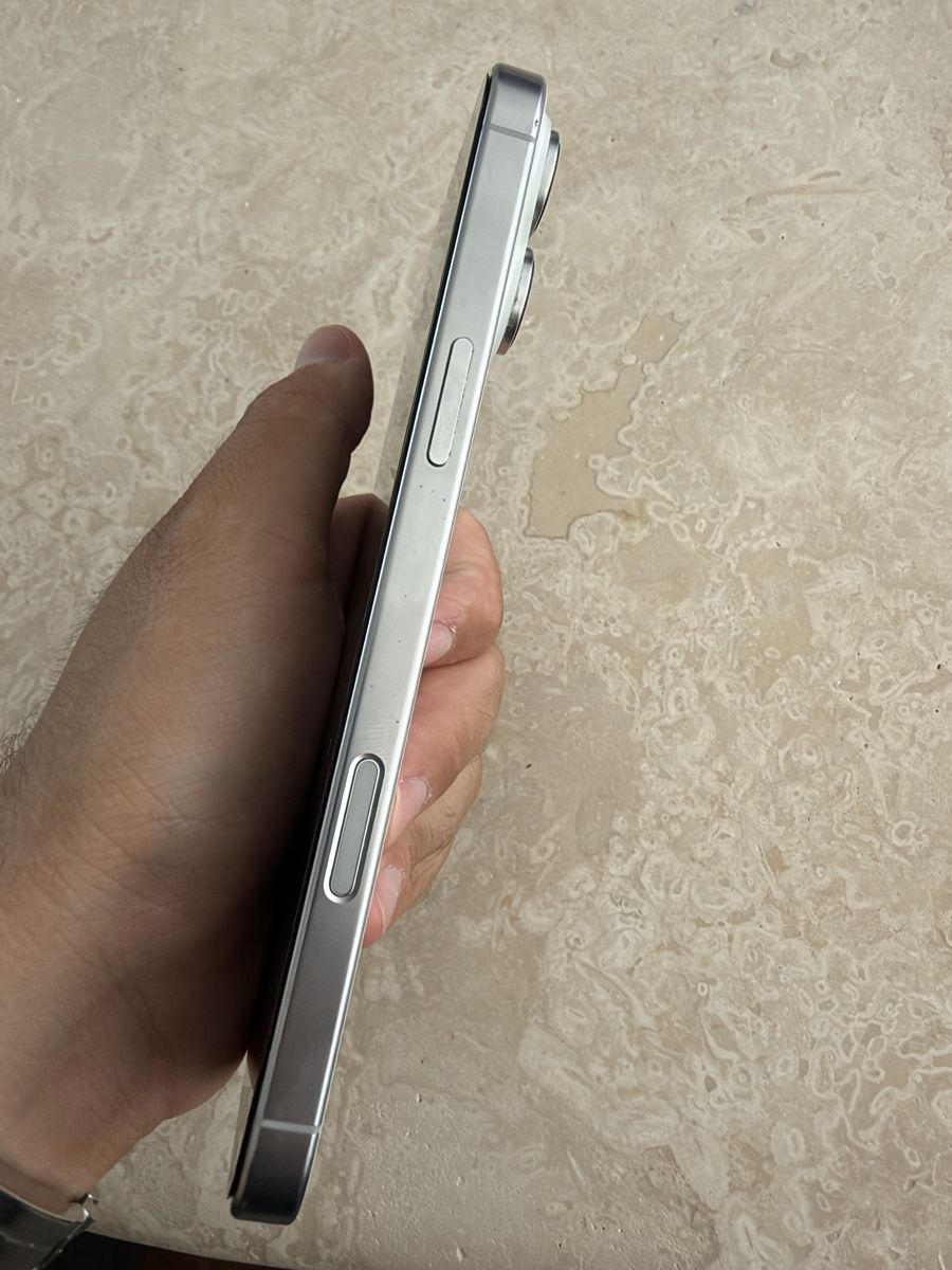 Apple Telefoni cellulari / Smartphones: Iphone 16 pro Max Weiss 512GB – Nuovo (secondo la descrizione) da Zürch venduto da Zuerich96. 2
