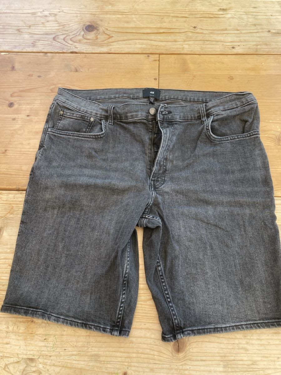 H&M Pantaloni: H&M Kurze Hose – Usato da Romanshorn venduto da gokken
