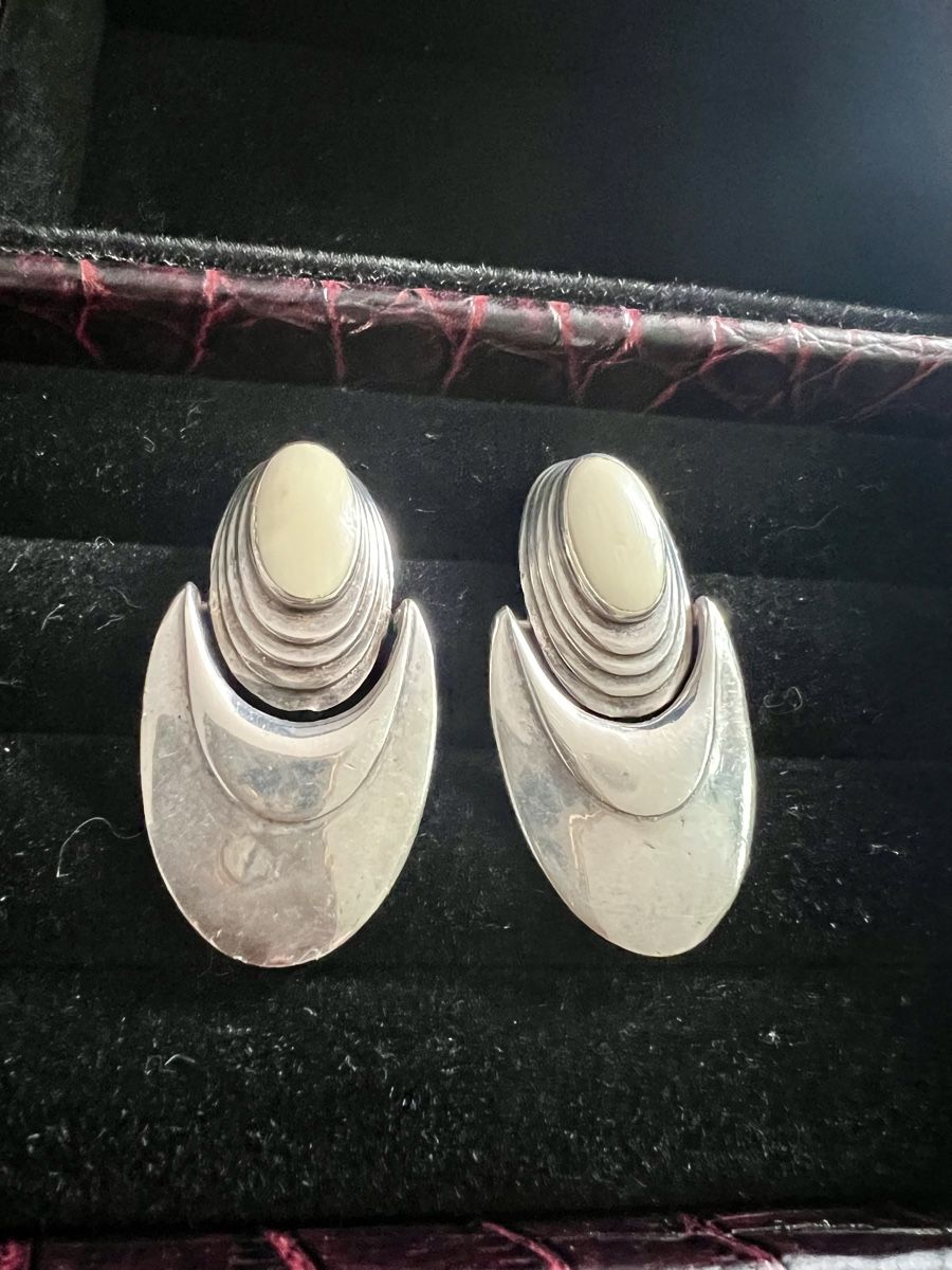 Ohrringe & -stecker: Antike Ohrstecker Silber, weisser Stein – Gebraucht aus Wabern von La-Vitrine 3