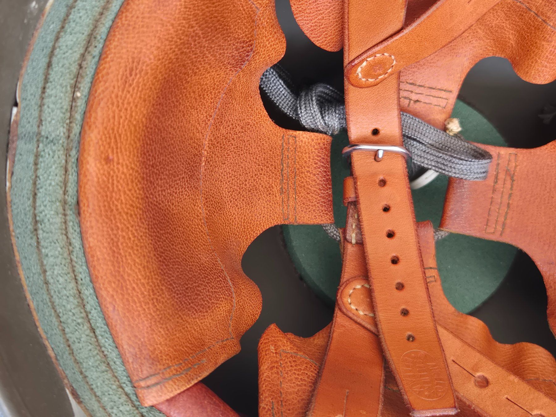 Uniformes & Effets: CH-Militärhelm Heerespolizei getragen Zustand gem.Bilder – D'occasion à Oberuzwil par ceeg7 8