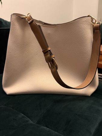 Handtasche beige mit Schulterriemen neuwertig