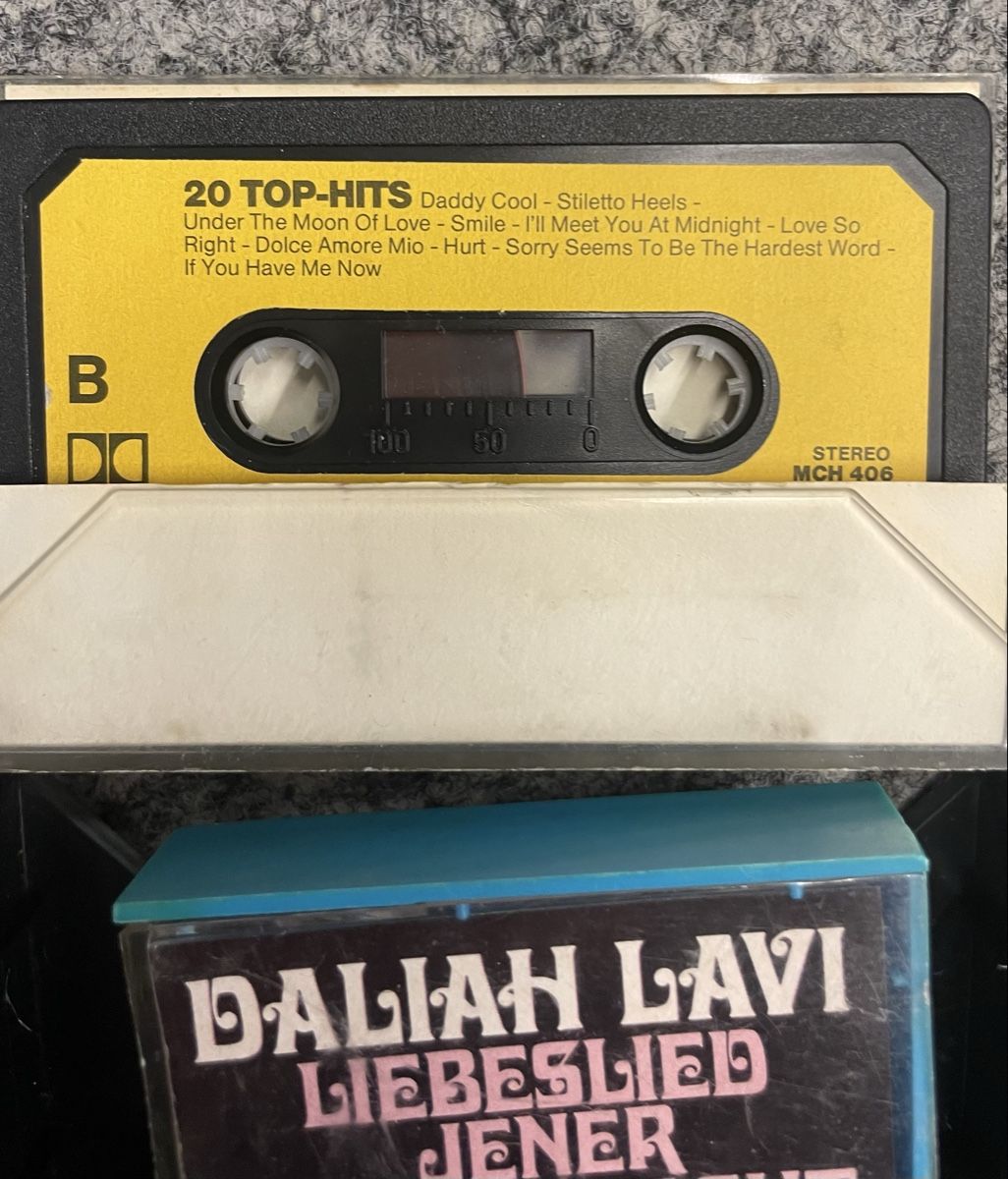 Musicassette: 2 Kassetten - Liebeslied und die Top 20 – Usato da Au ZH venduto da Jaggy4 3