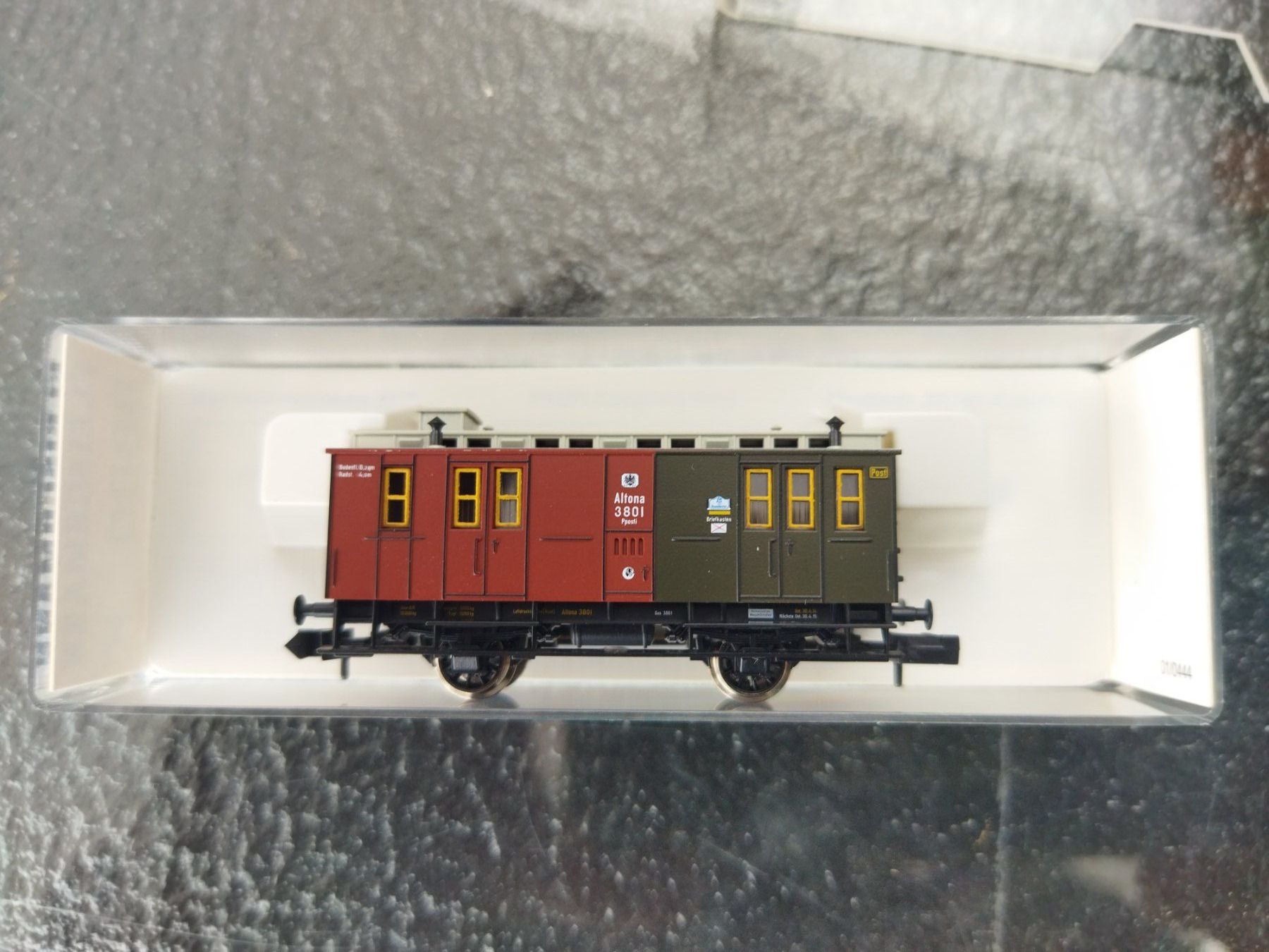 Fleischmann Modellini di ferrovie: Postwagen der K.P.E.V von Fleischmann N, Fabrikneu – Nuovo e nell'imballaggio originale da La Chaux-de-Fonds venduto da Hobbymodell