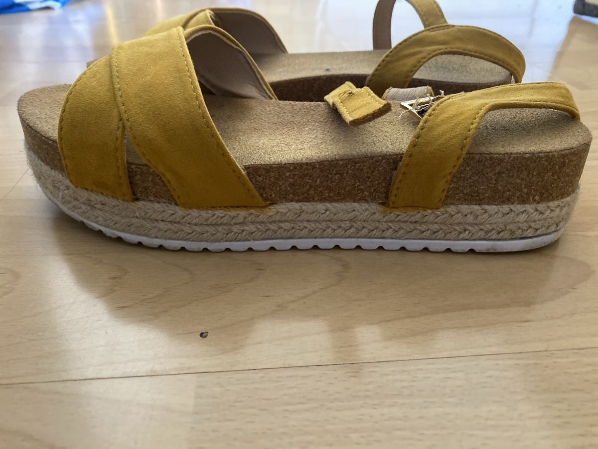 Damenschuhe: Sandalen 39 – Gebraucht aus Olten von Angisun 2