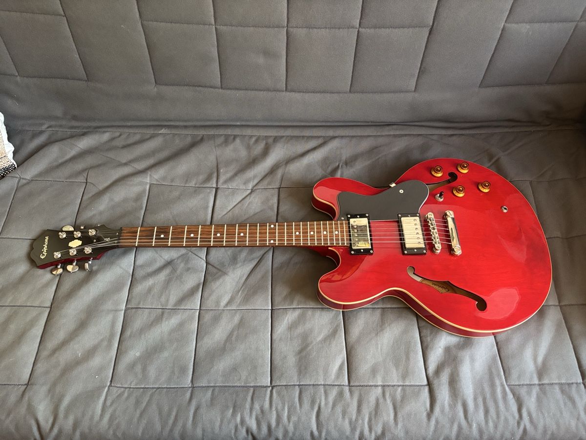 Epiphone Musikinstrumente: Epiphone Dot Cherry – Gebraucht aus Le Landeron von CharlieGilbert