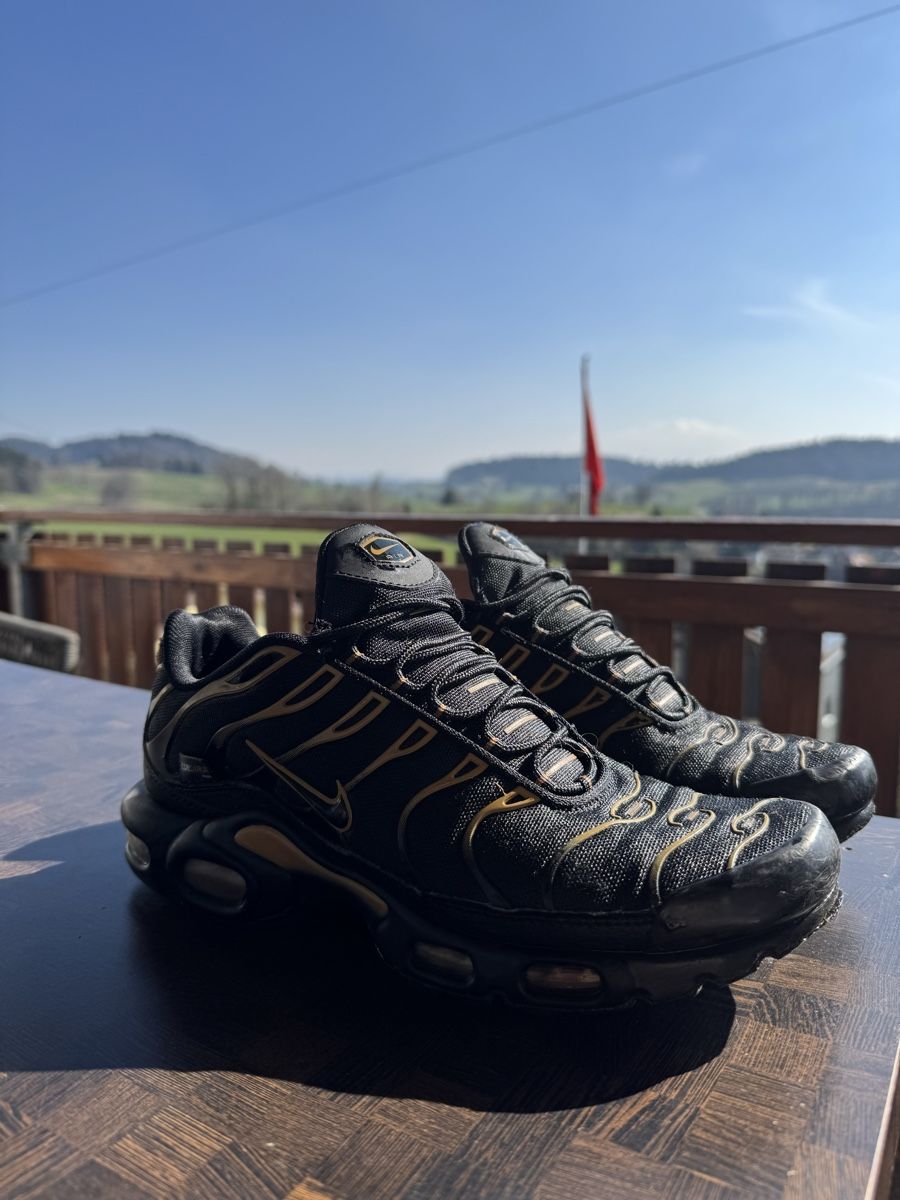 Scarpe da uomo: Nike Tn's Gold/Black – Usato da Madiswil venduto da Dom.luth