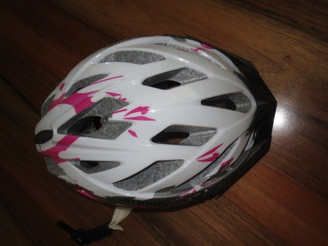 Helme: Velohelm mir Regen- und Winterkappe – Gebraucht aus Wetzikon ZH von Stunggeli